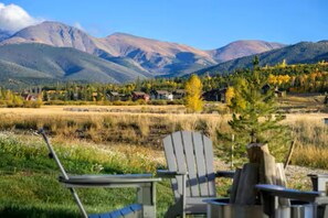 Property grounds - Brand New Top Floor 4BR Condo with Mountain Views & Hot Tub. (Fraser)