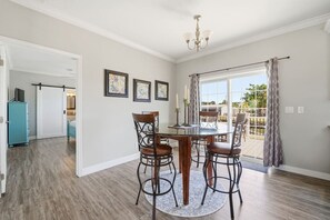 Dining - Casa Rio - Canal Front, walk to the beach! (St. Augustine)