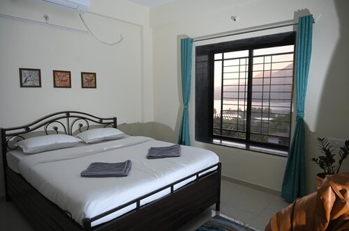 Yatri LakeView Villa Mulshi