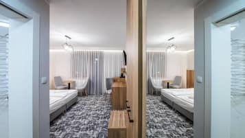 Kahden hengen deluxe-huone (yksi tai kaksi sänkyä), parveke, näköala puutarhaan