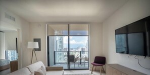 TV - Brand new luxury condo in Downtown (Miami)