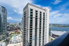 Exterior - Brand new luxury condo in Downtown (Miami)