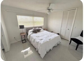 3 bedrooms, iron/ironing board, WiFi, bed sheets - Enjoyable 3-bedroom house with AC in charming Cape Coral (Cape Coral)