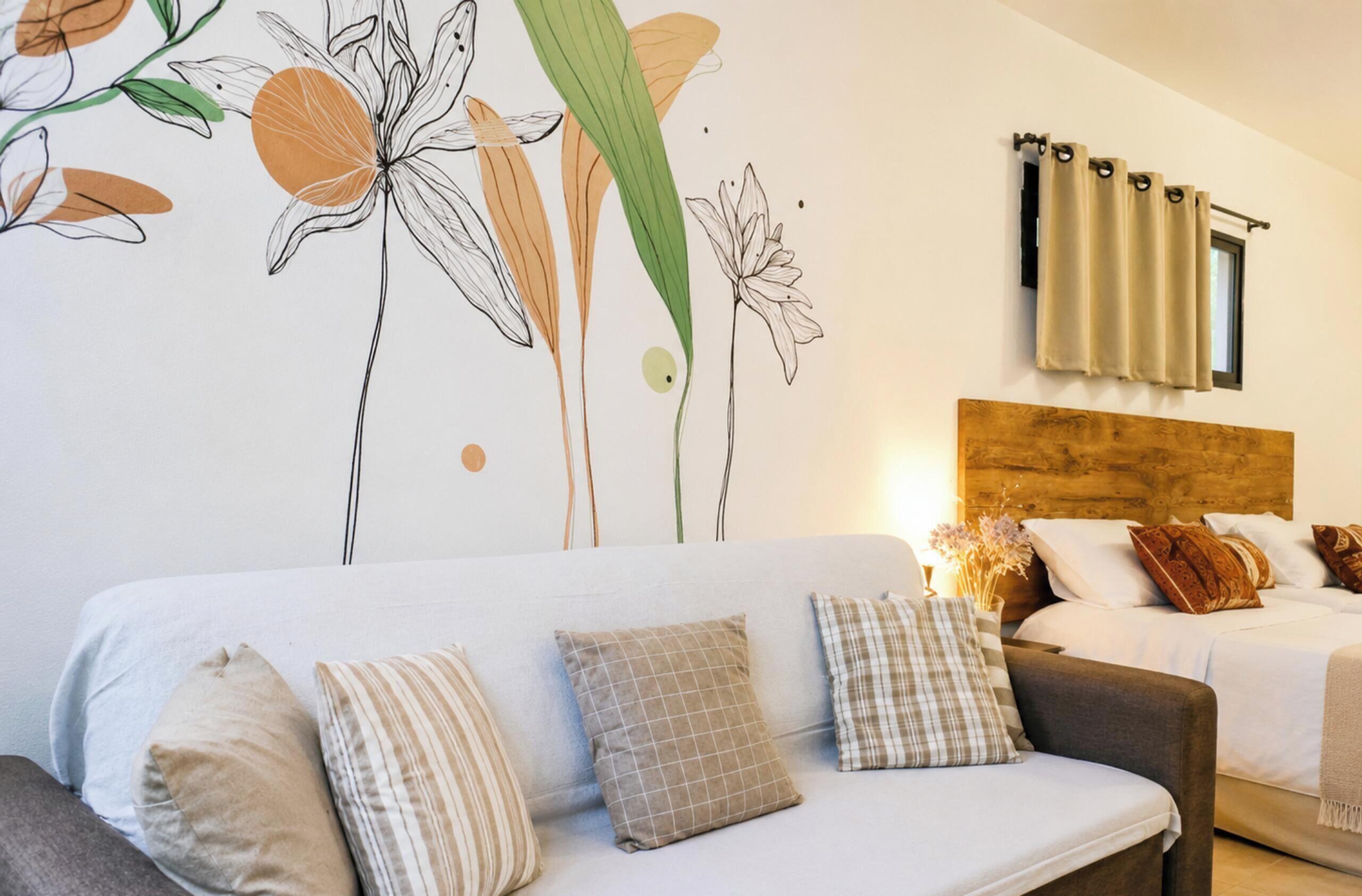 Suíte Orquídea Premium - Pousada Solar das Pétalas - FLN | Roupas de cama premium, Wi-Fi de cortesia, individualmente decorados