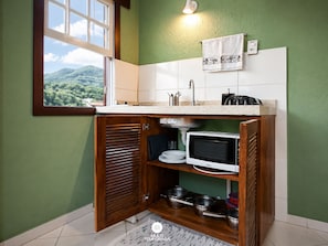 Flat Jasmin - Pousada Solar das Pétalas - FLN | Cozinha privada | Frigobar