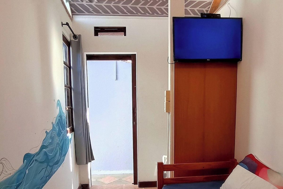 Suíte Barco - Pousada Solar das Pétalas - FLN | Premium bedding, individually decorated, individually furnished