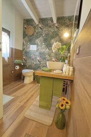 Shower, hair dryer, bidet, towels - 4C Cozy location structure with attention to detail (San Cataldo)