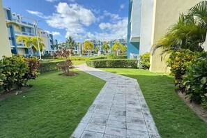 Property grounds - Family friendly condo minutes from the beach (Punta Cana)