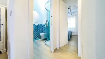 Traditional Apartment, Balcony, Sea View | Bathroom