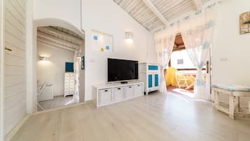 Traditional Apartment, Balcony, Sea View | Living area