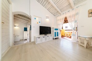 Căn hộ truyền thống, ban công, quang cảnh biển | Khu phòng khách