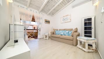 Traditional Apartment, Balcony, Sea View | Living area