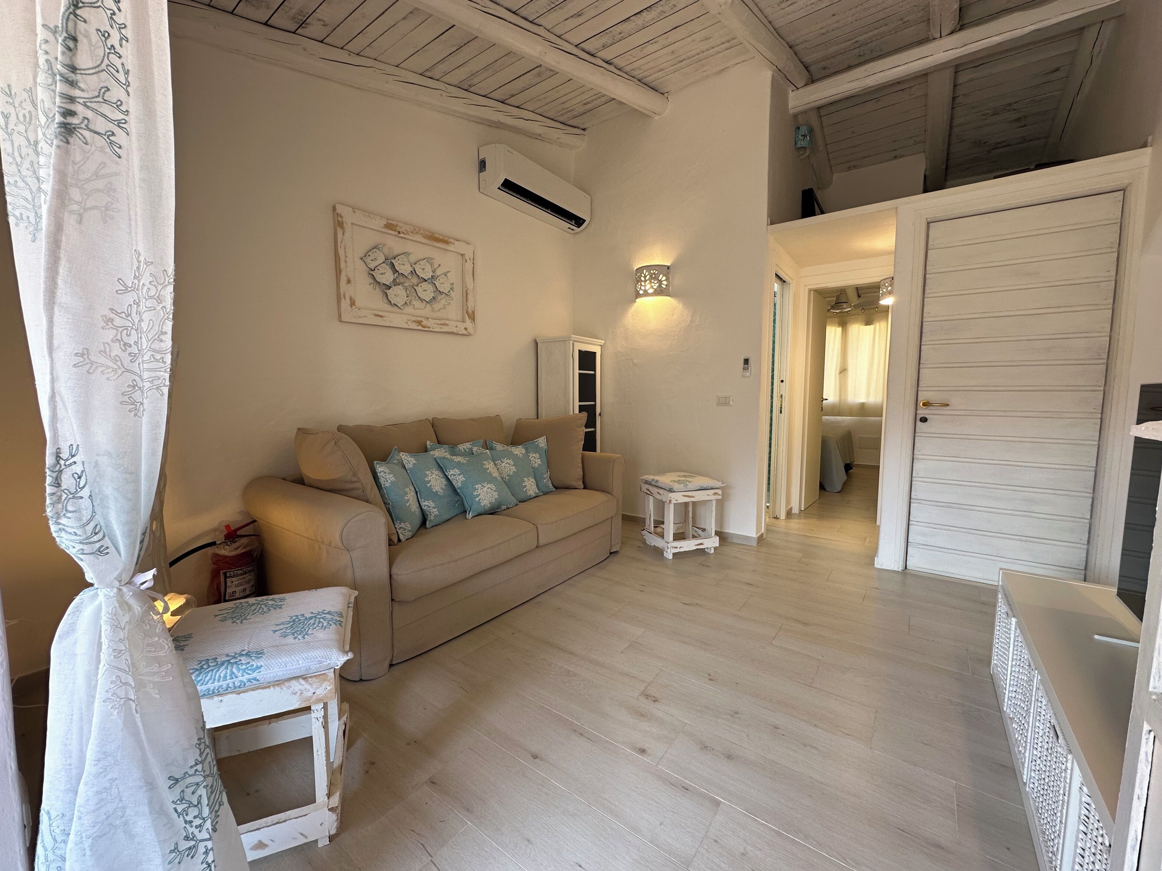 Tavanomainen huoneisto, parveke, merinäköala | Oleskelualue