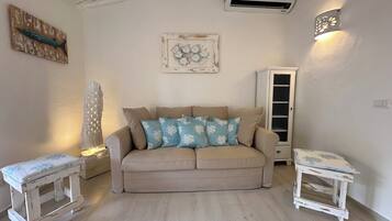 Appartamento Tradizionale, balcone, vista mare | Area soggiorno