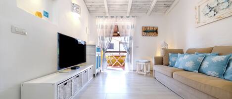 Traditional Apartment, Balcony, Sea View | Living area