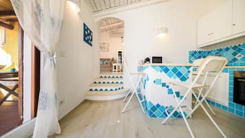 Traditional Apartment, Balcony, Sea View | Private kitchen