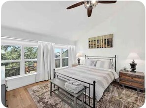 4 bedrooms, iron/ironing board, WiFi, bed sheets - The Sunset Deck - Lake Travis Beach House· Pool · Golf · Sleeps 12 (Lago Vista)