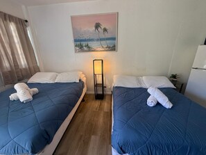 1 habitación, tabla de planchar con plancha, internet y ropa de cama 