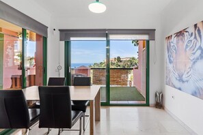 Dining - Apartment 'La Alondra' with Sea View, Wi-Fi and Air Conditioning (Fuengirola)