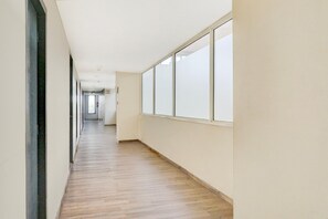 House | Interior - Classic With Balconyhotel Town Plaza (Pune)