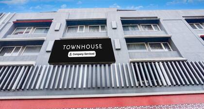 Classic With Balconyhotel Town Plaza