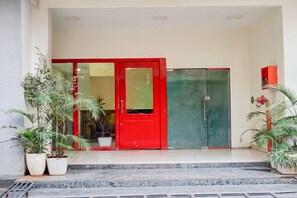 Reception - Classic With Balconyhotel Town Plaza (Pune)