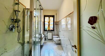 The White Marble Beach House – Free Parking