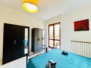 2 bedrooms, iron/ironing board, WiFi, bed sheets - The White Marble Beach House – Free Parking (Marina di Carrara)