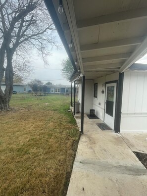 Property grounds - Studio Near Lackland & Sea World Attraction in San Antonio (San Antonio)