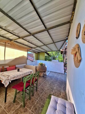 Rum Evi 2 | Outdoor dining - Chez Beliz Konuk Evi  (Balıkesir)