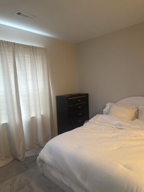 1 bedroom, WiFi, bed sheets - Charming 1-bedroom house with AC in peaceful Worcester (Worcester)