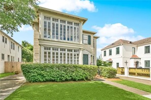 Exterior - Relaxing 2-bedroom Retreat in the Heart of NOLA (New Orleans)