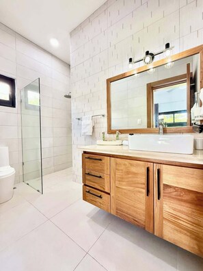 Shower, shampoo - 3bd Villa Aura in Oceanfront Comm Sosua Ocean Vill (Sosúa)