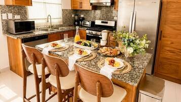 Coffee/tea maker, fridge, microwave, oven