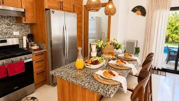 Coffee/tea maker, fridge, microwave, oven