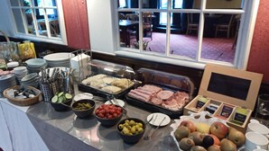 A buffet with various food items and utensils. - Gasthof Hirsch (Gengenbach)