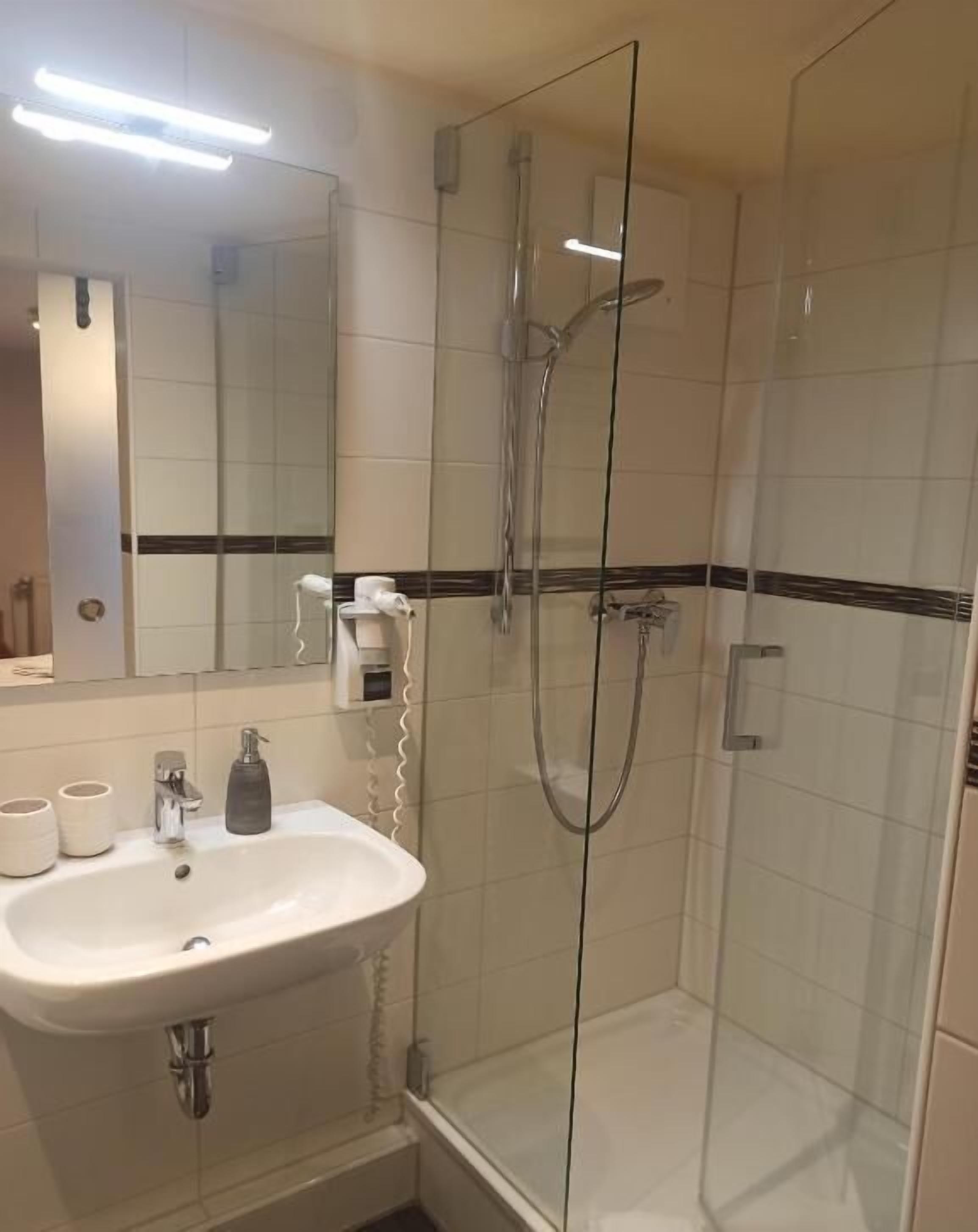 Einzelzimmer | Badezimmer