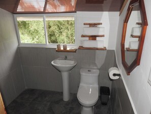 Deluxe Double Room, Mountain View | Bathroom - Butterfly and Bird Julio Tours-Ecolodge (Nanegal)