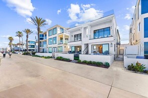 Exterior - Luxury Ground S Oceanfront Unit with Boardwalk Lounge Firepit - AC (San Diego)