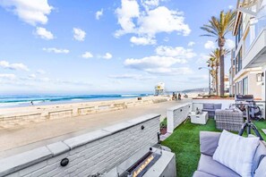 Property grounds - Luxury Ground S Oceanfront Unit with Boardwalk Lounge Firepit - AC (San Diego)