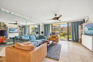 Smart TV, books - Topical ocean front 2-bedroom condo with AC in charming Koloa (Koloa)