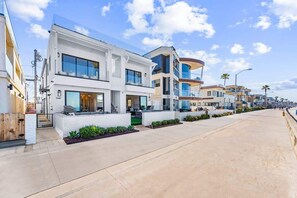 Exterior - Entire Ground Beachfront Luxury Unit with Patio (San Diego)