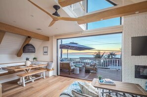 TV, fireplace, offices - Neptune Ocean View Masterpiece (Encinitas)