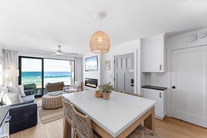 Interior - Luxury S Oceanfront Unit with Rooftop & Hot Tub + Sauna (San Diego)