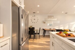 Kitchen opens to the dining and game area. Cook and still join the fun - Game Backyard + Soaking Pool - 10 Min to Brickell (Miami)