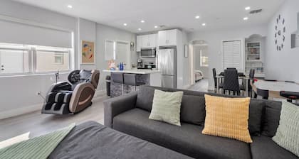 Massage Chair + Games + 8 min to Beach, DT & Airport