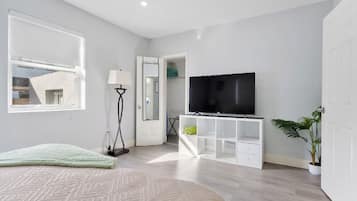 2 slaapkamers, een strijkplank/strijkijzer, gratis wifi, beddengoed