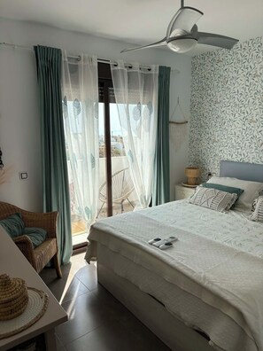 3 bedrooms, iron/ironing board, Internet, bed sheets - Luxury vacation home Casa Louisa Lori Malaga, pool close to beach. (AN)