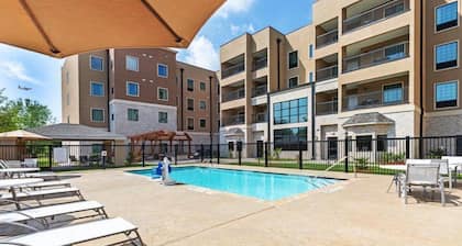 King Studio Suite Near Houston IAH Airport