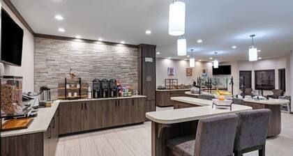 Accessible King Suite Near Houston IAH Airport